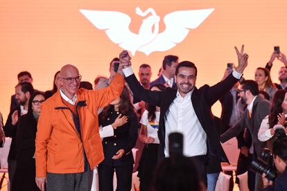 Dante Delgado y Jorge Álvarez Máynez durante la Convención Nacional Democrática de Movimiento Ciudadano en Ciudad de México.