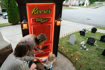 Una porta robòtica que dona llaminadures als nens a Atlanta.