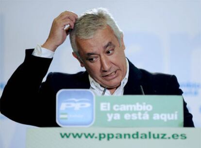 Javier Arenas, ayer, durante su intervención ante el grupo popular en una reunión que se celebró en Antequera.