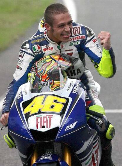 Valentino Rossi celebra la victoria.