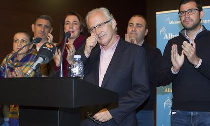 El alcalde de Alhaurín El Grande, Juan Martín Serón, anuncia su dimisión.