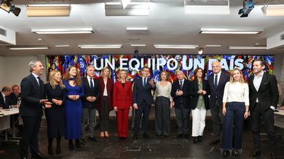 Alberto Núñez Feijóo, este jueves con miembros de su renovada dirección en la reunión del comité ejecutivo nacional del PP.