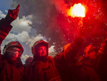 Imatge de les protestes del cos de bombers el 2013.