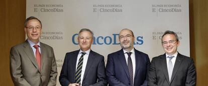 De izquierda a derecha: Carlos Morán, director de recursos humanos en Cepsa; Juan Chozas, director corporativo de personas de Bankia; Guillermo Tena, director del Instituto Cuatrecasas de Estrategia Legal de Recursos Homanos; y Luis Blas, director de recursos humanos de Altadis. 