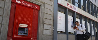 Oficina de Banco Santander y de Banco Popular