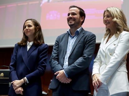 Desfde la derecha, la ministra de Trabajo, Yolanda Díaz, junto a los exministros Alberto Garzón y Ione Belarra, asistía el martes a la toma de posesión de la nueva ministra de Infancia y Juventud, Sira Rego, en la sede del ministerio, en Madrid.