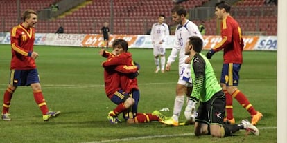 Los jugadores españoles celebran un gol.