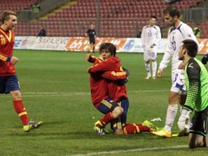 Los jugadores españoles celebran un gol.