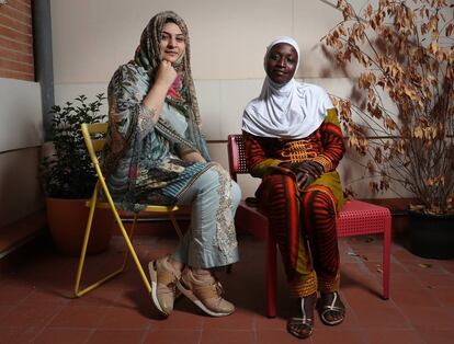 Hadiqa Bashir, de Pakistán, evitó ser casada cuando tenía 11 años; Kadiatu Massaquoi, de Sierra Leona, no pudo y fue obligada a contraer matrimonio cuando tenía 15. Ambas son activistas en contra de esta violencia contra las niñas.