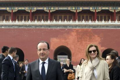 El presidente francés François Hollande y su compañera Valérie Trierweiler, durante su visita oficial a China.