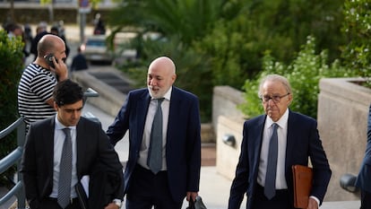 El abogado defensor de Dionisio Ramos, Luis Rodríguez Ramos, a su llegada a la Audiencia Provincial de Madrid el pasado 3 de octubre.