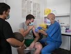 16/08/2021 - Barcelona - Centro de Vacunacion contra la Covid-19 Coronavirus en la Fira de Barcelona. El centro ha abierto la vacunacion sin cita previa desde hace unos dias. Un la imagen un paciente acude a vacunarse sin cita.   Foto: Massimiliano Minocri