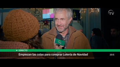 Amadeo Marn con la administracin nmero 14, A casa da sorte, de Vigo detrs, en un fotograma del anuncio del Sorteo de Navidad 2024.