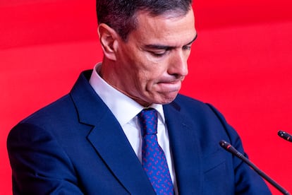 Sánchez entrega a Cerdán y prepara más cambios para evitar un final abrupto de la legislatura