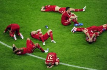 Los jugadores del Bayern, desolados tras la derrota ante el Chelsea