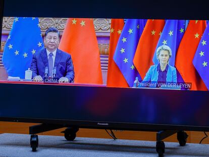 El presidente chino, Xi Jinping, y la presidente de la Comisión Europea, Ursula von der Leyen, este viernes durante la cumbre virtual UE-China.