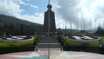 Ciudad Mitad del Mundo (Quito), la frontera entre los hemisferios norte y sur.