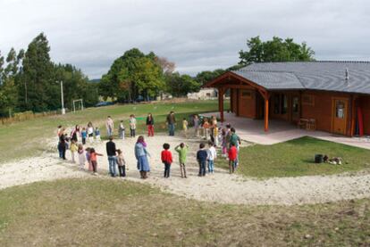 Actividades en las instalaciones del colegio Meniñeiros de Friol (Lugo).