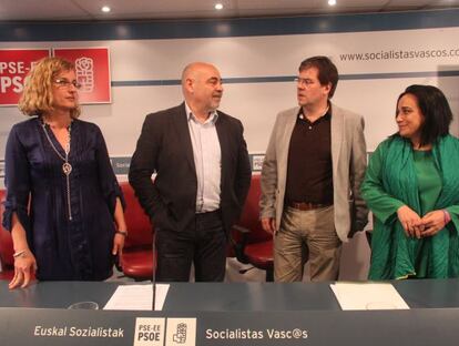 De izquierda a derecha, González, Pastor, Egaña y Romero, ayer en la sede del PSE en Bilbao.