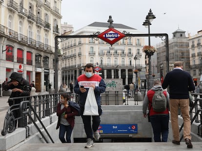 Boca de Metro de Sol, en Madrid, el 10 de abril de 2021.