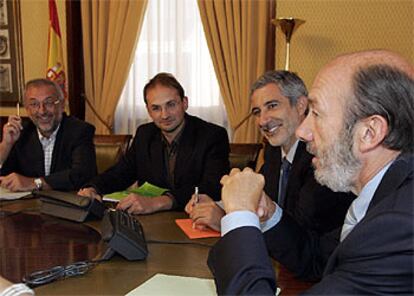 De izquierda a derecha, Pedro Antonio Ríos, Joan Herrera, Gaspar Llamazares y Alfredo Pérez Rubalcaba.