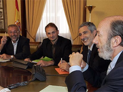 De izquierda a derecha, Pedro Antonio Ríos, Joan Herrera, Gaspar Llamazares y Alfredo Pérez Rubalcaba.
