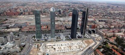 Vista a&eacute;rea de la parcela del Centro de Convenciones de la Castellana, que el Ayuntamiento descarta terminar.
 