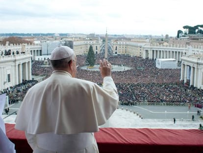 O Papa Francisco no balcão da Basílica de São Pedro.