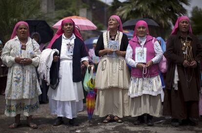 Followers of the Nueva Jerusal&eacute;n sect listen to speeches against secular religion last month