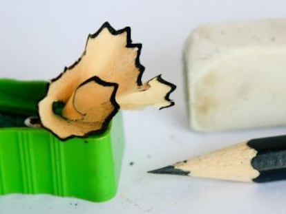 ¿Se ahorra escribiendo a mano?