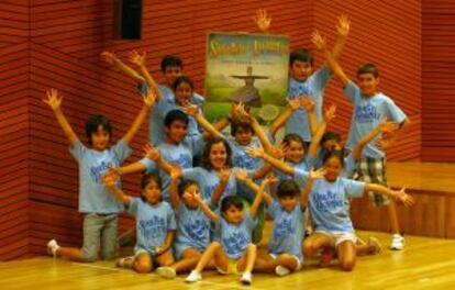 Los 14 niños participantes en el taller intensivo sobre el musical 'Sonrisas y lágrimas'.