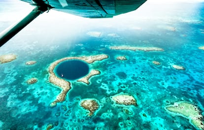 Vista aérea de The Great Blue Hole, en Belice.