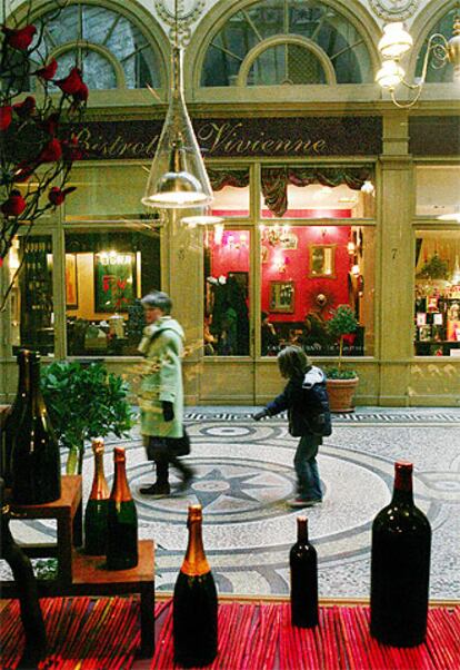 Interior de la elegante galería comercial Vivienne de París.