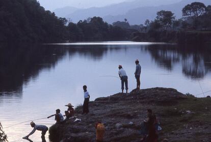 Vida cotidiana en las orillas del lago Pokkara, a 270 kilómetros al oeste de Katmandú.