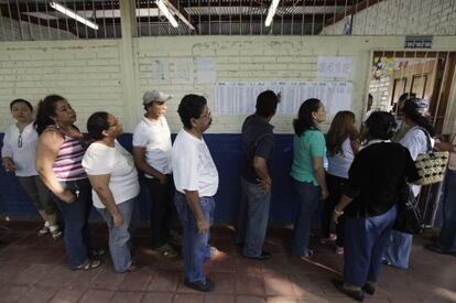 Colas para votar en un colegio de Managua.