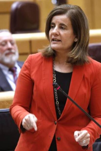 La ministra de Empleo, Fátima Báñez, interviene durante la sesión de control en el Senado, en Madrid. EFE/Archivo