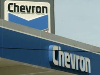 La compañía, que es la segunda empresa petrolera de Estados Unidos, atribuyó el descenso y su empeoramiento en el tercer trimestre a la reducción de la producción de petróleo y gas debido a tareas de mantenimiento y al declive natural de los pozos. EFE/Archivo