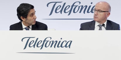 José María Álvarez-Pallete (izquierda), expresidente de Telefónica, y Angél Vilá, ex consejero delegado