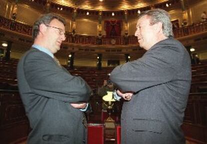 Jesús Caldera (PSOE) y Luis de Grandes (PP), en el Congreso de los Diputados.