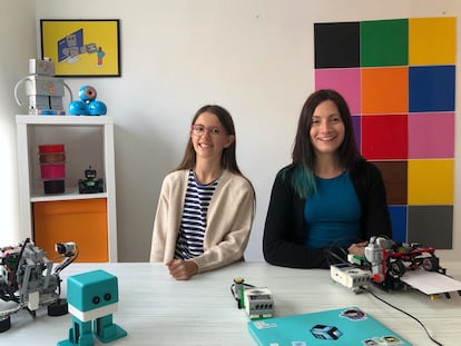 Valeria Corrales y Patricia Heredia, creadoras de ValPat, un canal de divulgación tecnológico.