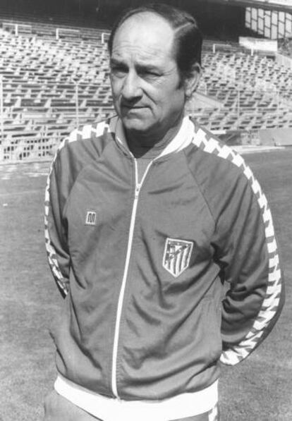 Luis Carriega Cid, como entrenador del Atl&eacute;tico.