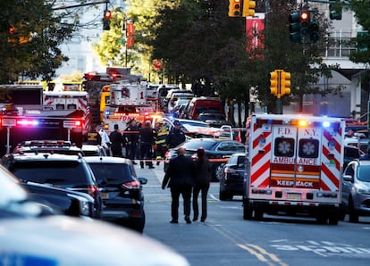 Carros de resgate no local onde atentado deixou mortos em ciclovia de Nova York