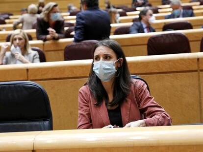 La ministra de Igualdad, Irene Montero, momentos antes del inicio de una sesión de control al Gobierno en el Senado, a 20 de octubre de 2020.