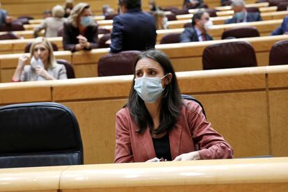 La ministra de Igualdad, Irene Montero, momentos antes del inicio de una sesión de control al Gobierno en el Senado, a 20 de octubre de 2020.