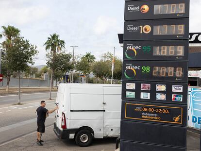 Imagen de una gasolinera en Sant Just Desvern, en Barcelona.