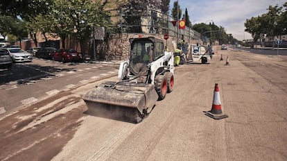 Operación asfalto en una calle de Madrid en 2017.