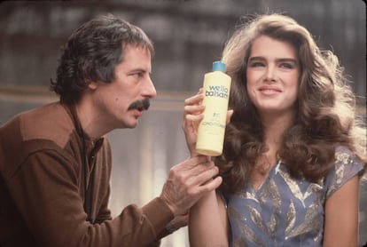 Brooke Shields se tornou um ídolo depois do sucesso de ‘A Lagoa Azul’. Nesta imagem de 1980 ela participa da campanha publicitária de um xampu. 