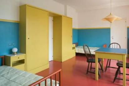 La habitación de Eva Müller, decorada con muebles en vibrantes colores, que podría ser la de cualquier niño hipster de ahora.