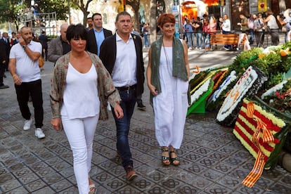 O coordenador geral de EH Bildu (partido separatista basco), Arnaldo Otegi (c), durante a oferenda floral ao monumento a Rafael Casanova com motivo da celebração da Diada de Catalunha.