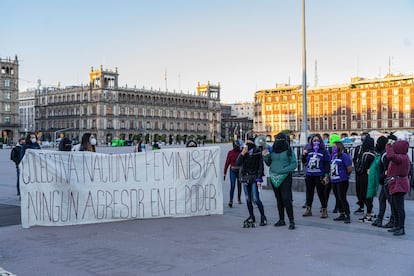 Un grupo de mujeres protesta contra Félix Salgado Macedonio el pasado 15 de febrero en Ciudad de México.